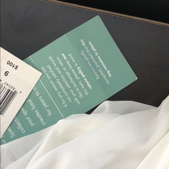 This is a short prom ivory dress size 9 never worn - Picture 2 of 5